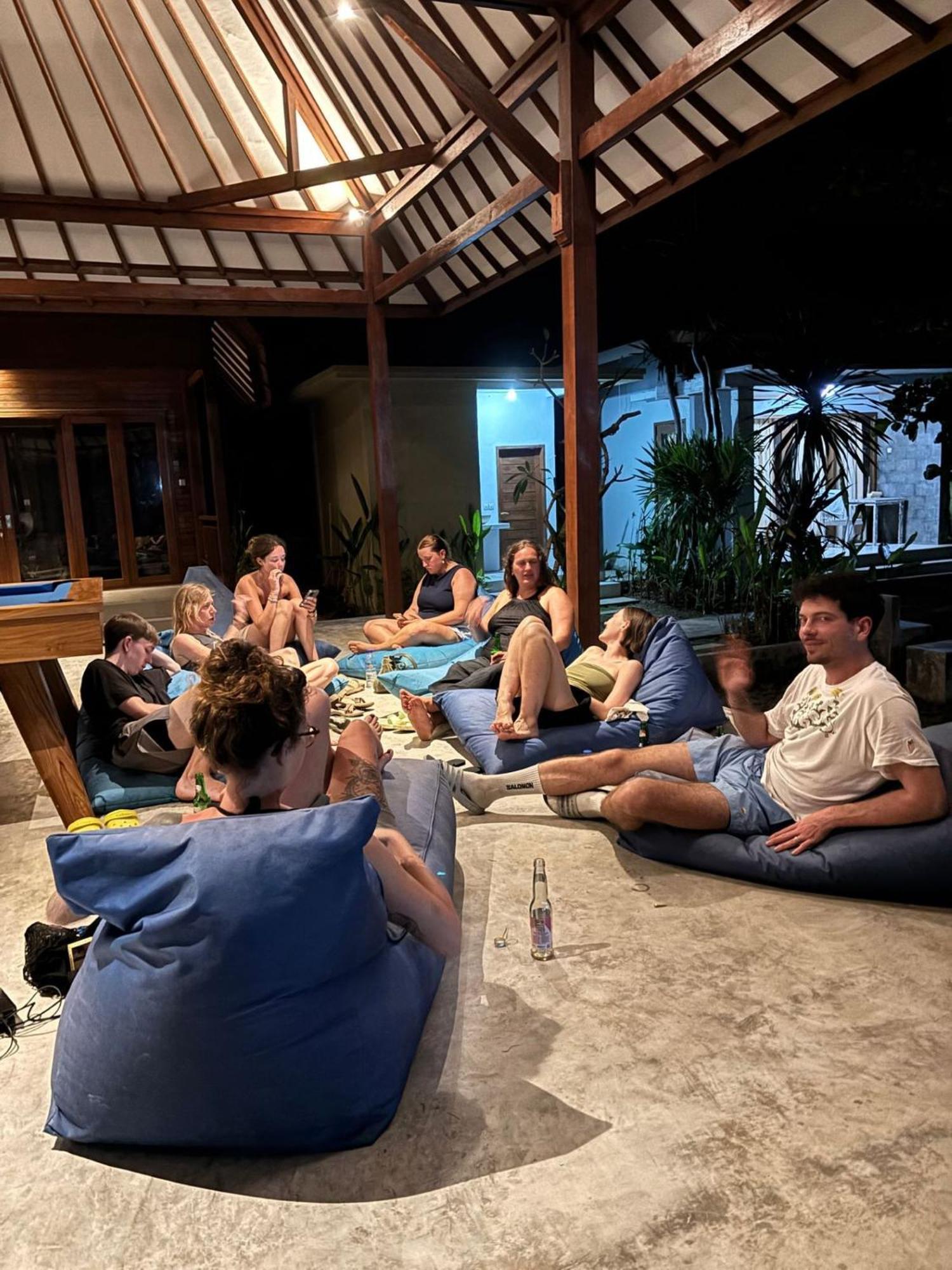 Castaway Island Hostel Nusa Lembongan Esterno foto