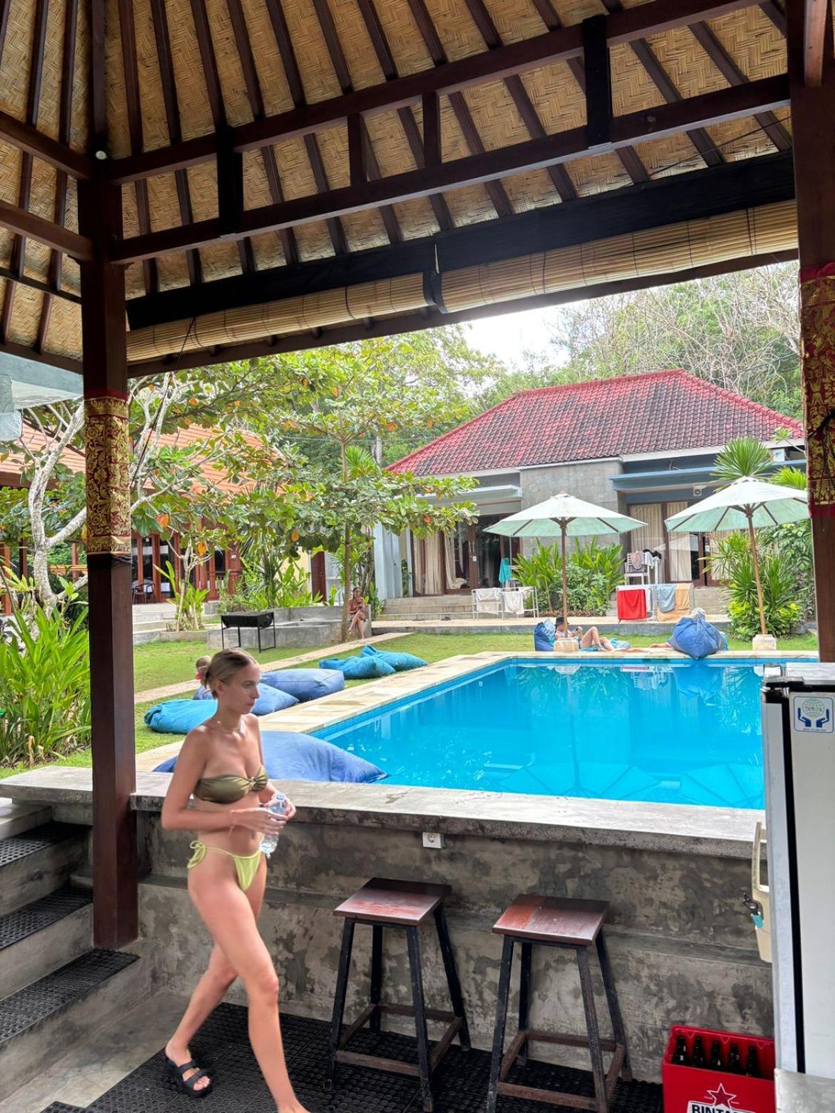 Castaway Island Hostel Nusa Lembongan Esterno foto