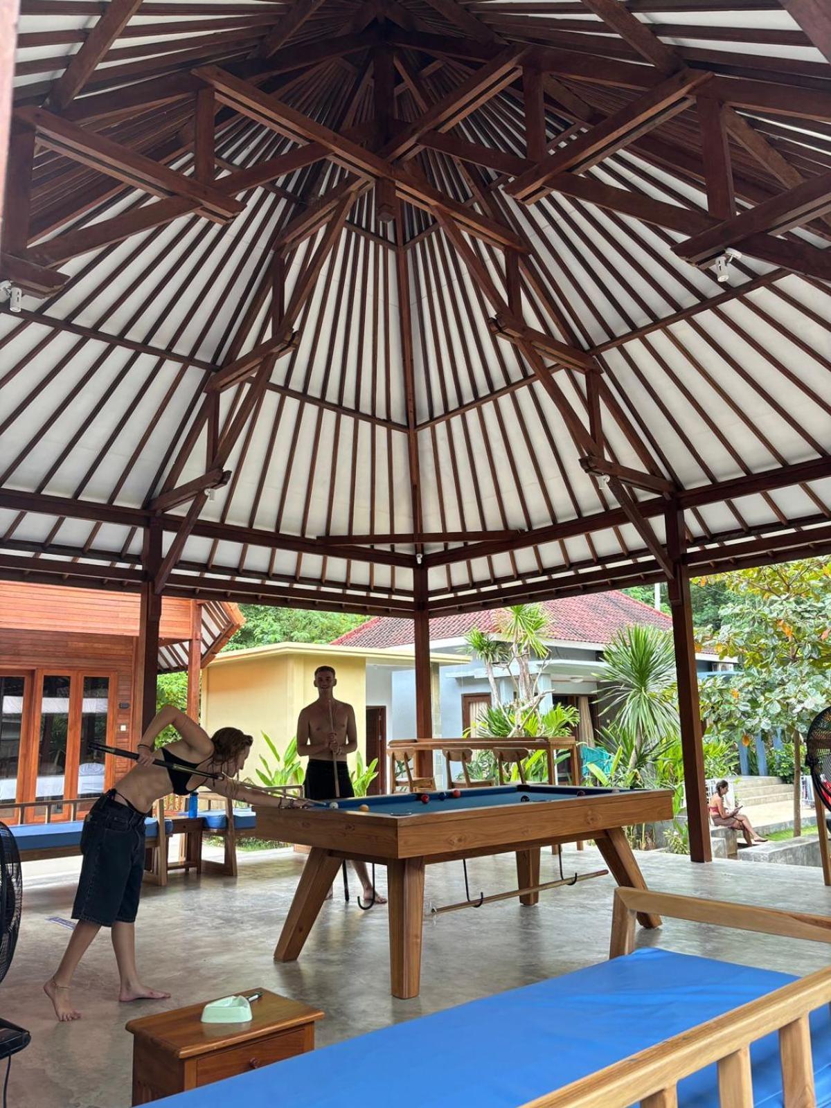 Castaway Island Hostel Nusa Lembongan Esterno foto