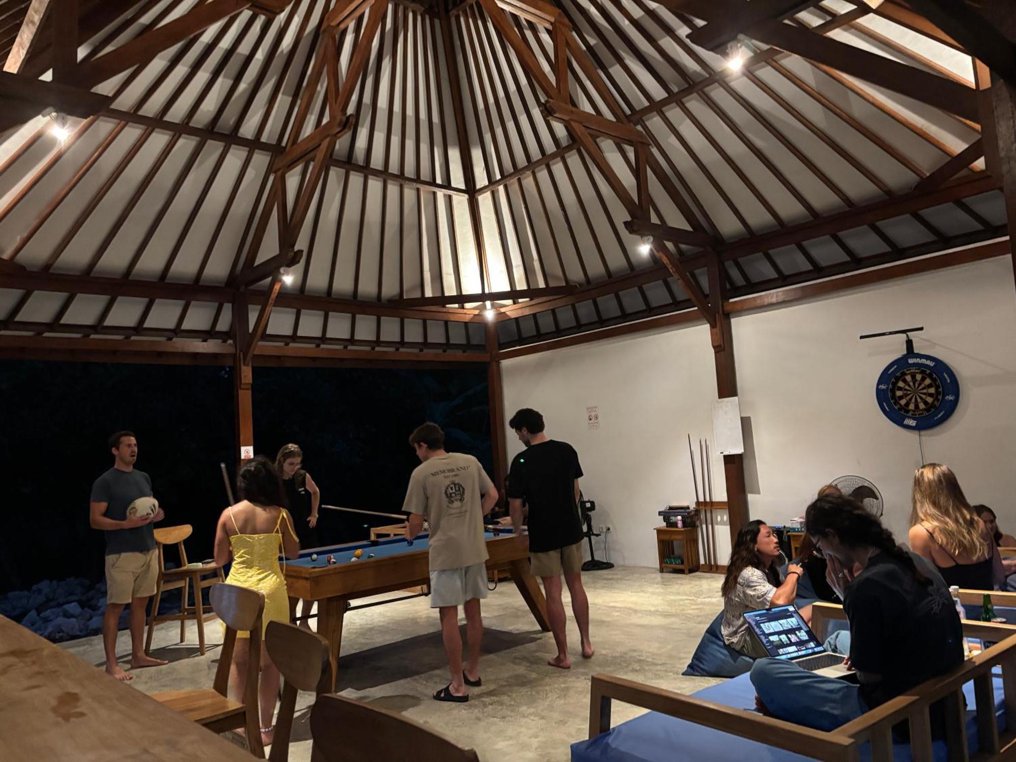Castaway Island Hostel Nusa Lembongan Esterno foto
