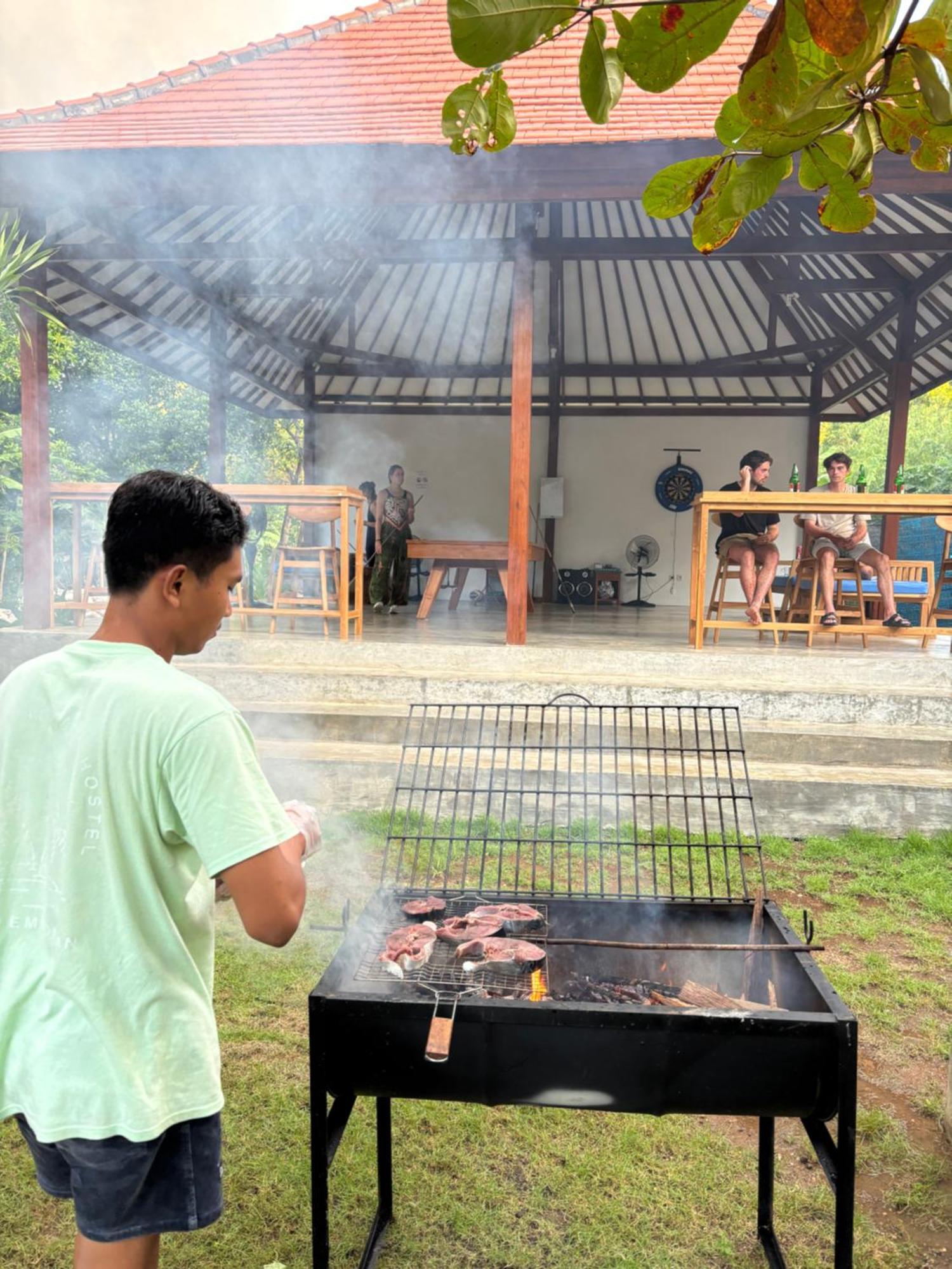 Castaway Island Hostel Nusa Lembongan Esterno foto