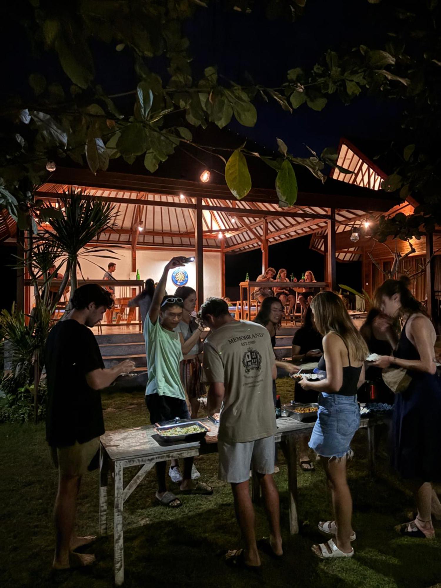 Castaway Island Hostel Nusa Lembongan Esterno foto